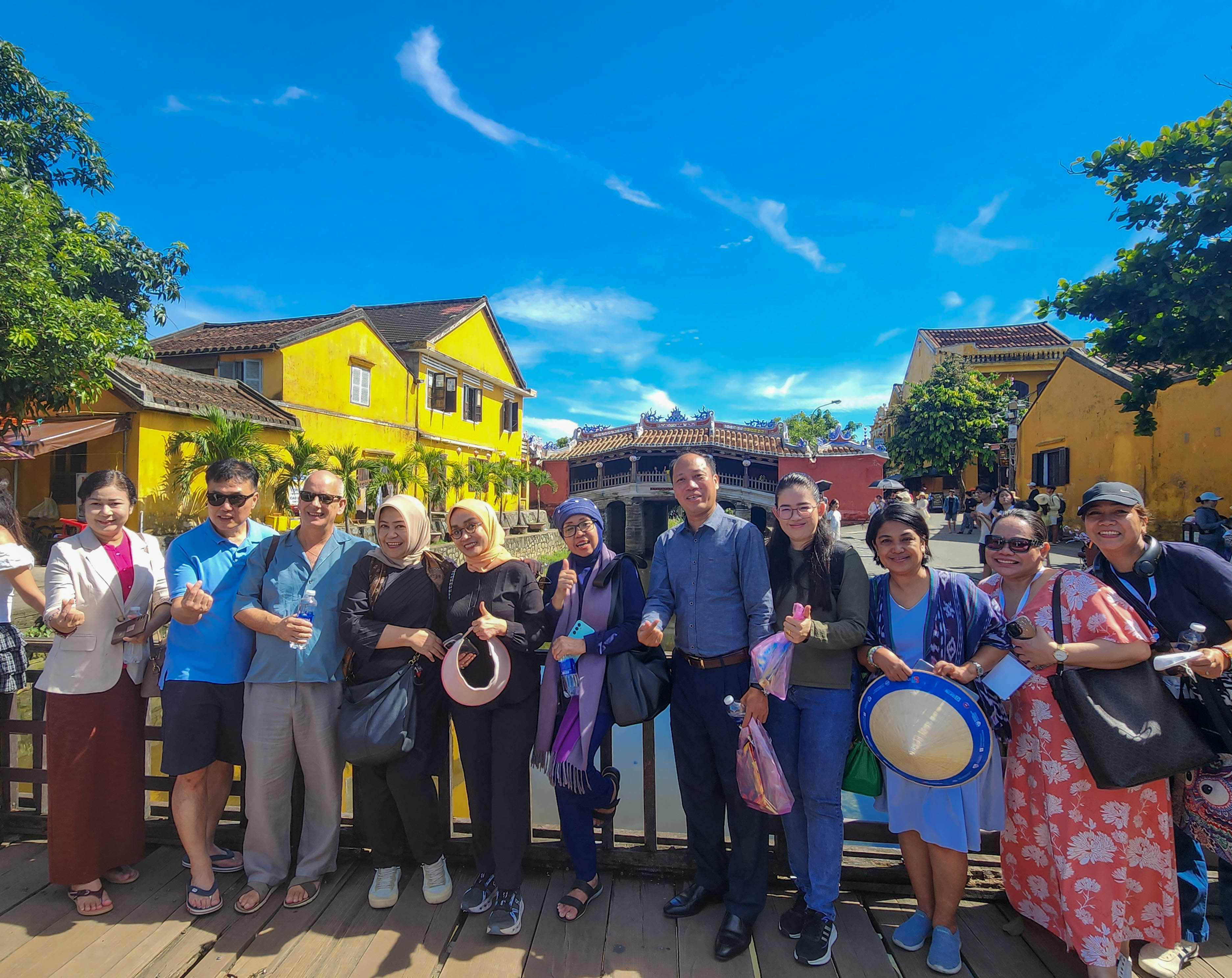 AKRT delegation group photo in Hoi An