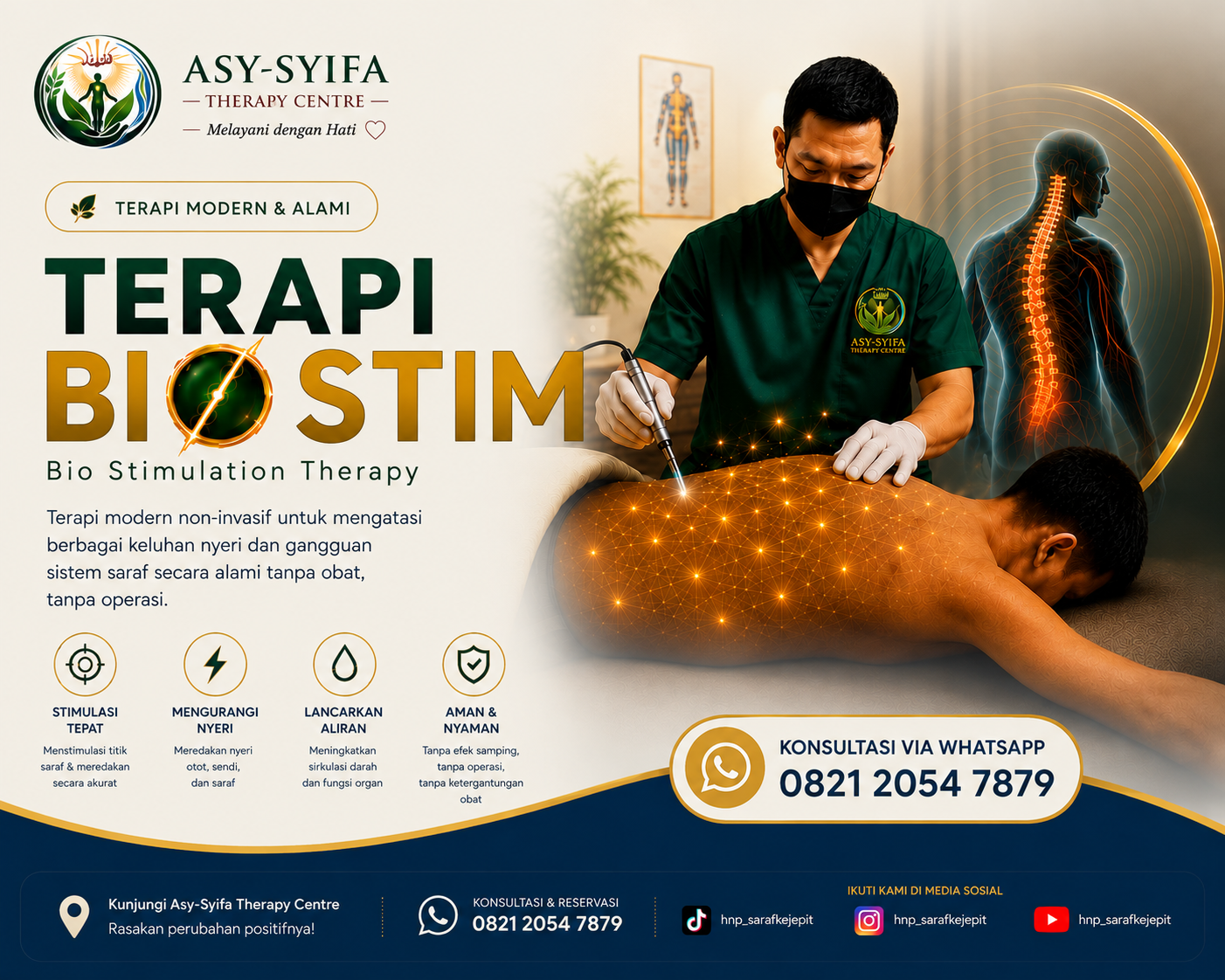 Therapist memberikan terapi kepada pasien di Asy-Syifa Therapy Centre