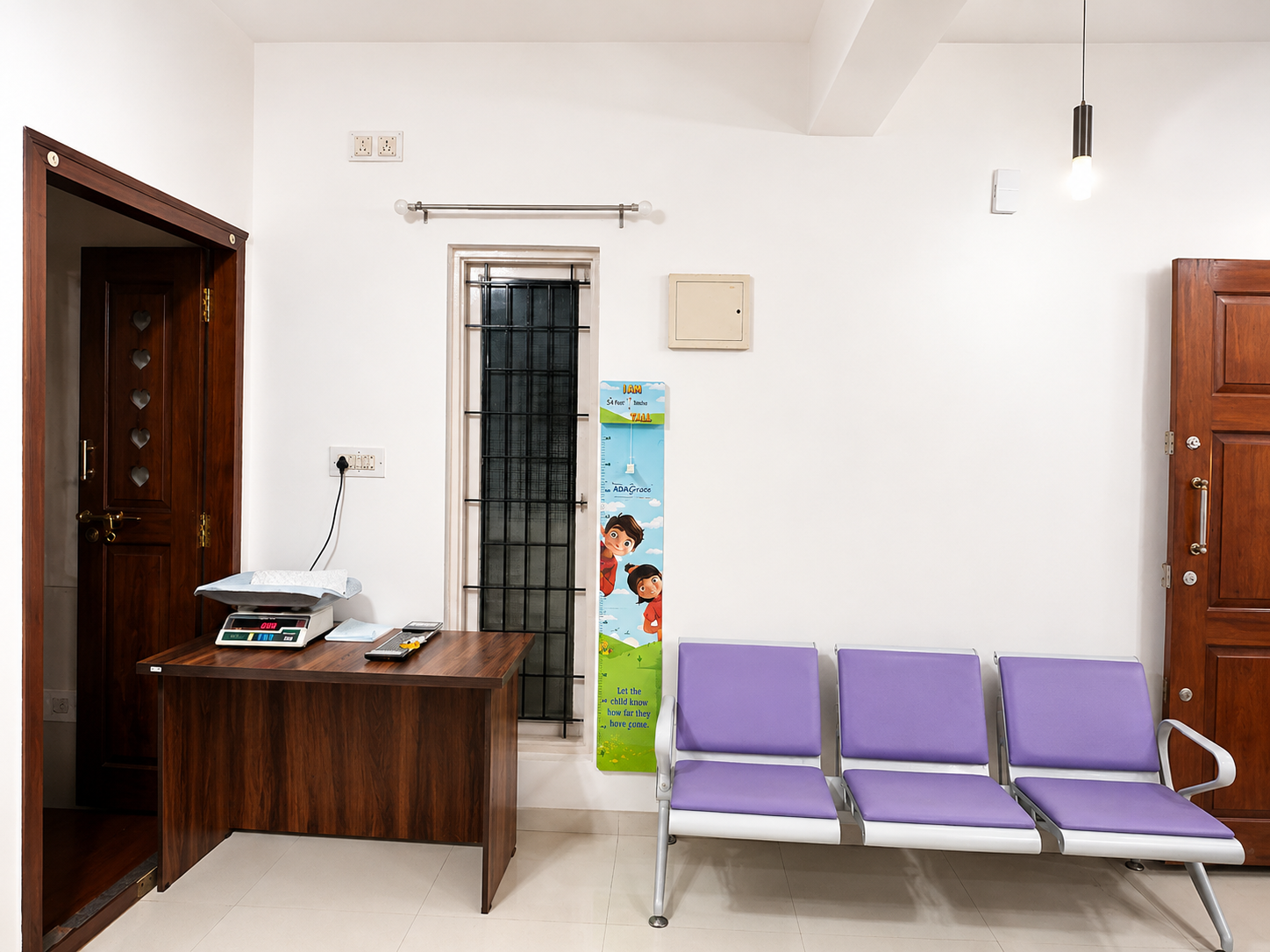 Comfortable waiting area at Oyster Kids Clinic